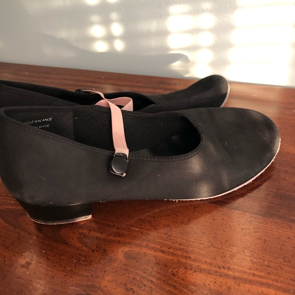CAPEZIO Heeled Character Dance Shoe